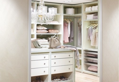 Як облаштувати гардеробну у маленькій квартирі:  5 простих порад